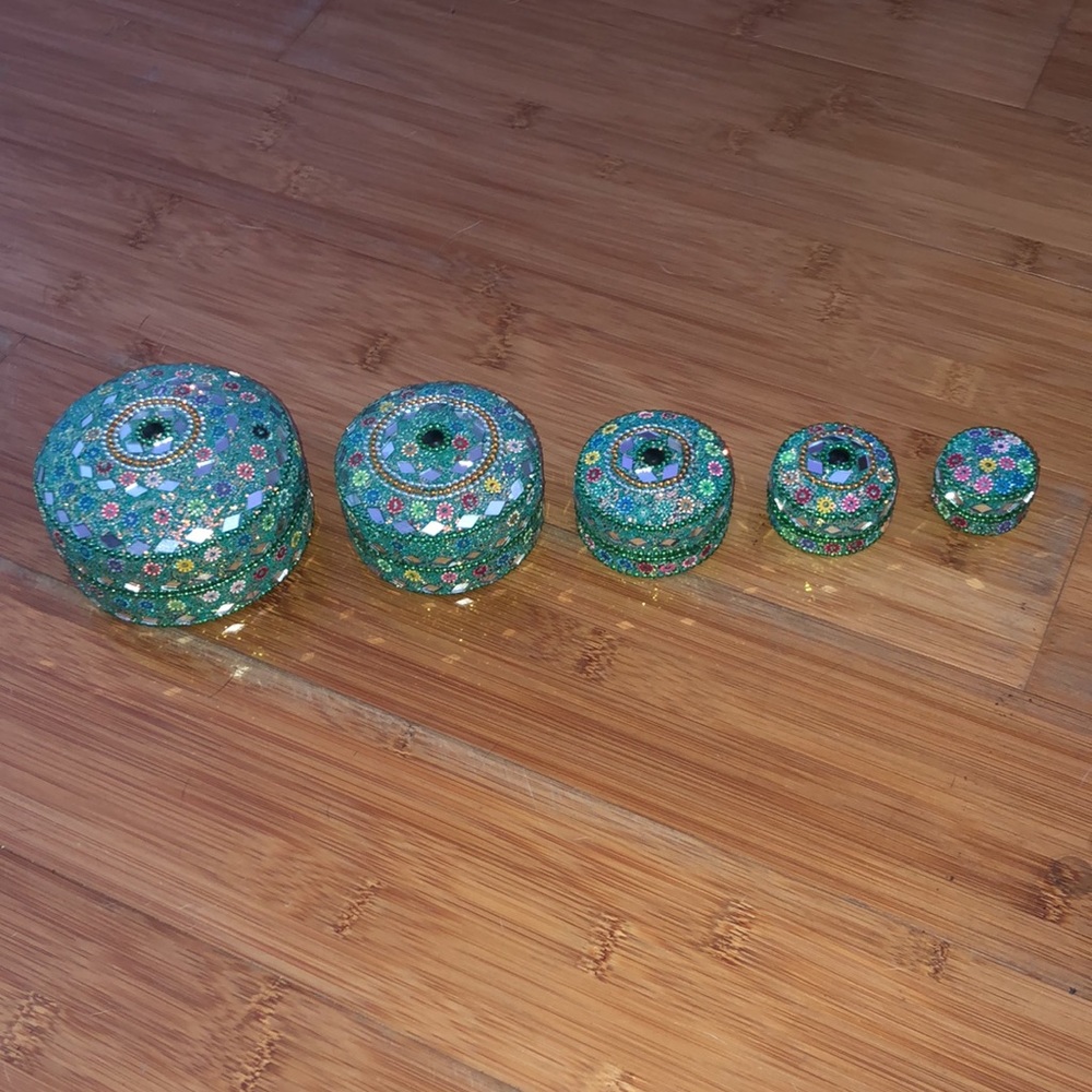 Decreasing size jewelry box set - Picture 3 of 4